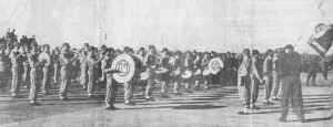 BandLONG.jpg (182836 bytes)